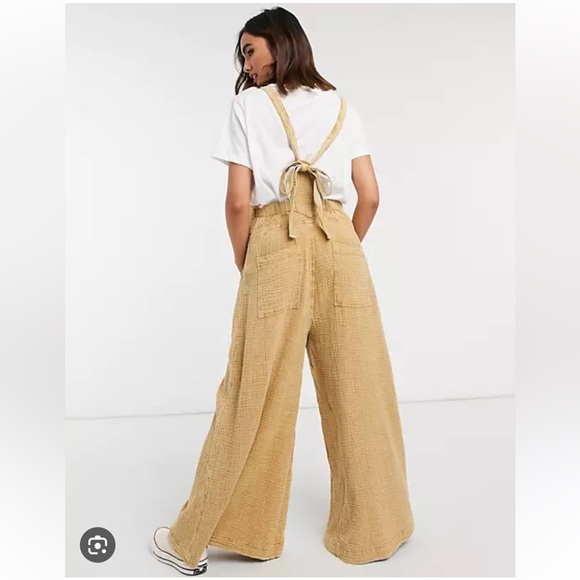 Free People Flowy Overalls / Romper with Tie Back and Wide Leg Pants in White - Picture 4 of 16